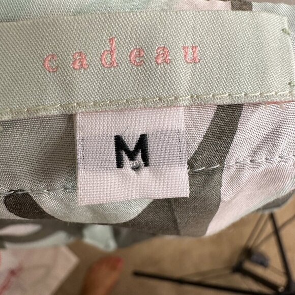 NWOT Cadeau Maternity Leaf Abstract Blouse Silk Blend in Shades of Green Size M - Picture 6 of 9